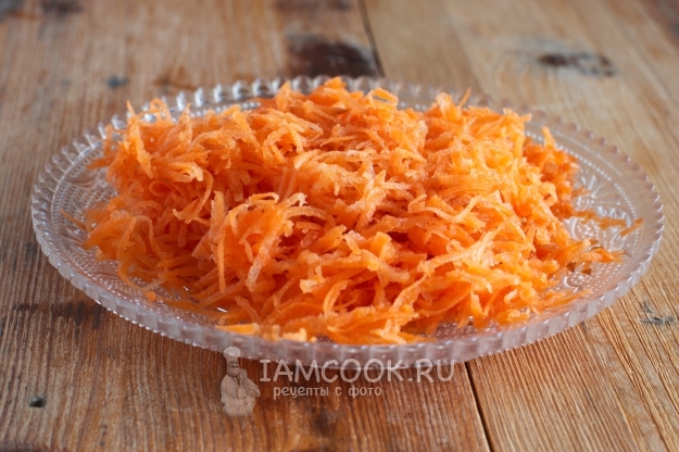 Потереть морковь