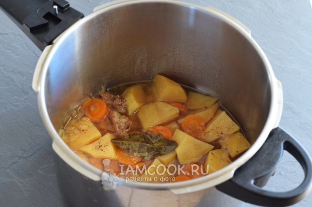 Фото тушеной картошки с мясом в скороварке