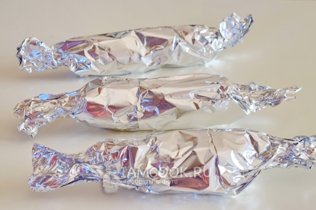 Завернуть кебаб в фольгу