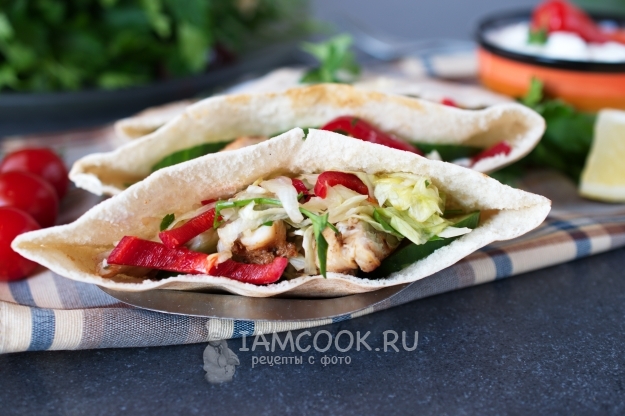 Фото арабской питы с курицей и овощами