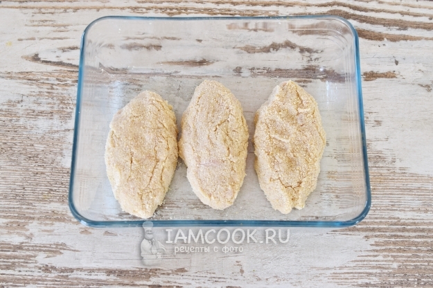 Выложить котлеты в форму