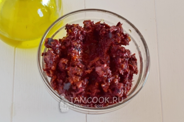 Влить масло