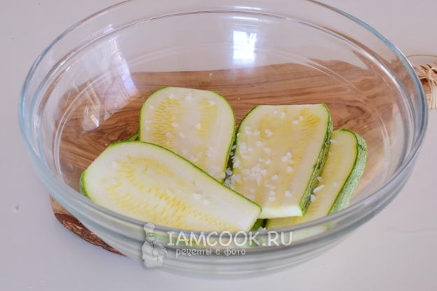 Посолить кабачки