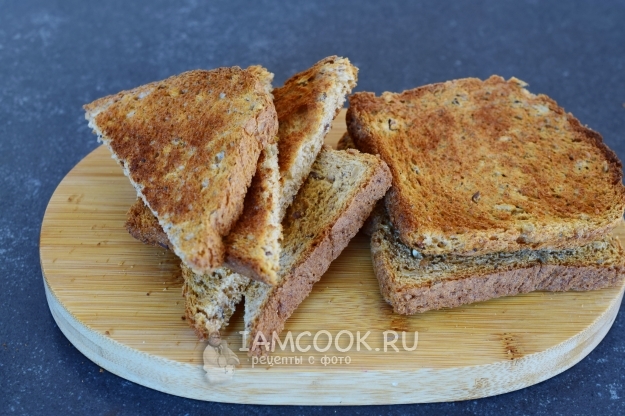 Порезать хлеб на треугольнички