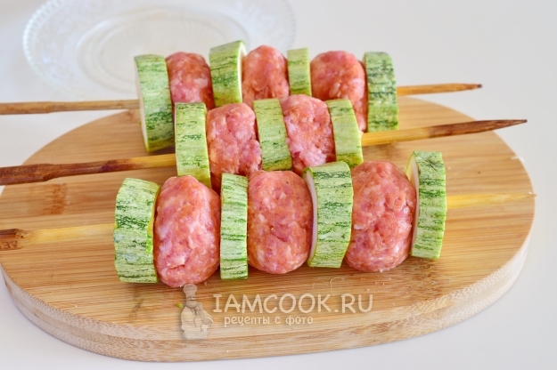 Нанизать все шампуры