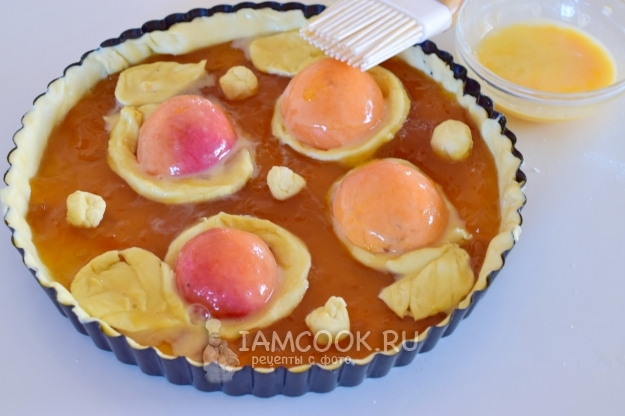 Смазать яйцом