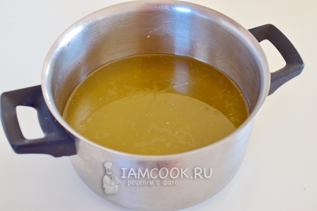 Процедить бульон