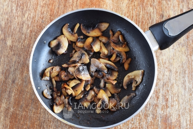 Обжарить грибы