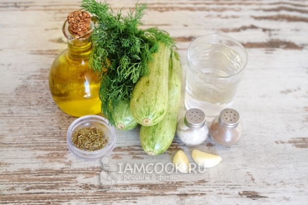 Ингредиенты для тушеных кабачков с чесноком