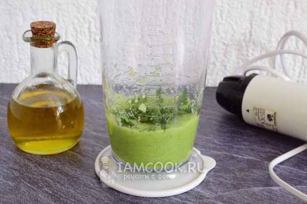 Влить масло