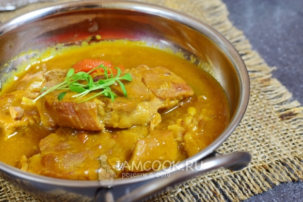 Фото тушеной свинины с овощами и приправой карри