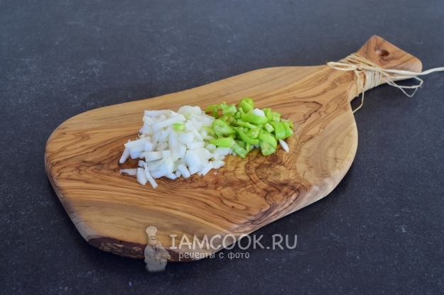 Порезать лук и перец