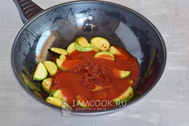 Положить аджику