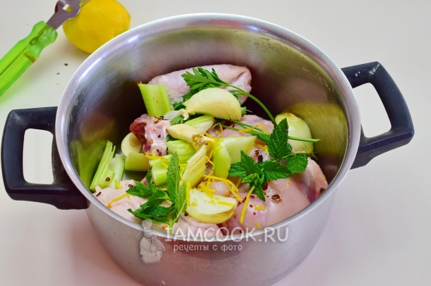 Добавить цедру лимона