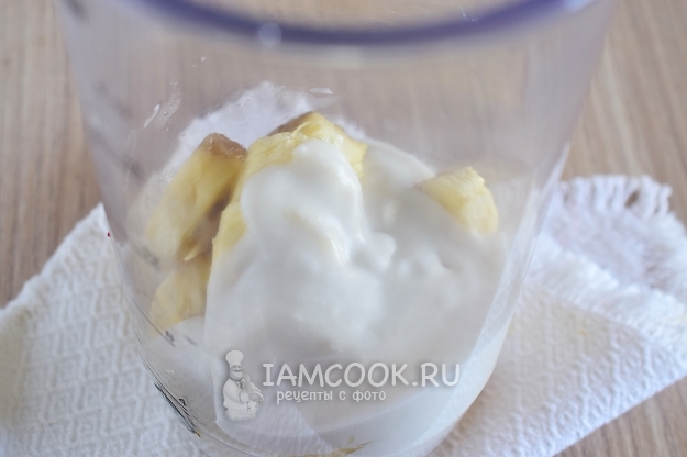 Влить кокосовое молоко