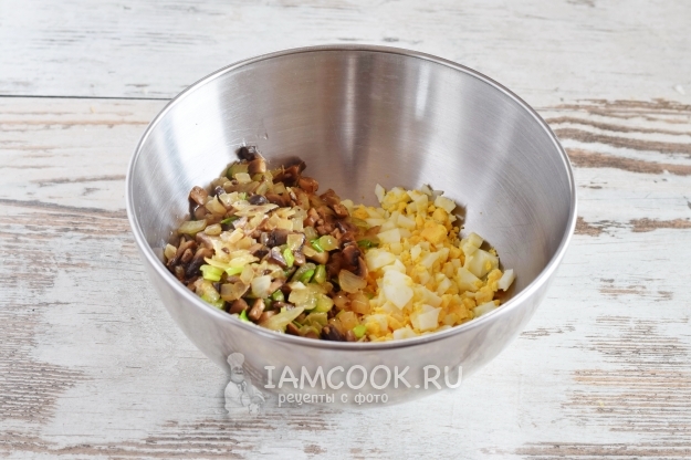 Соединить грибы с яйцами