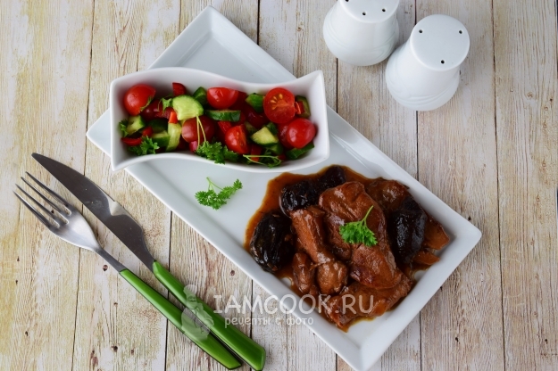 Рецепт тушеной телятины с черносливом в сковороде