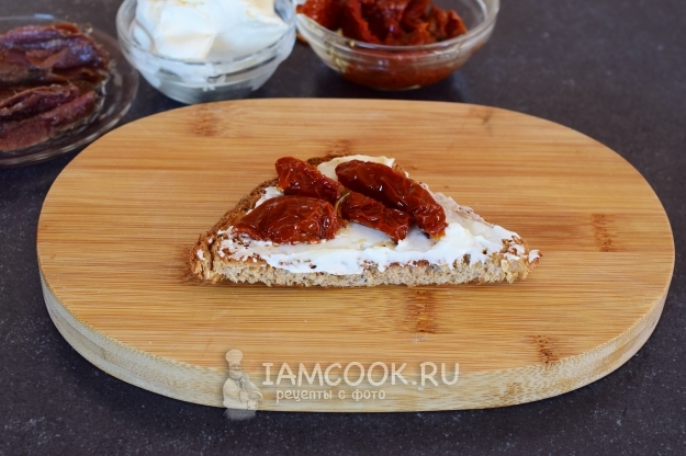 Положить помидоры