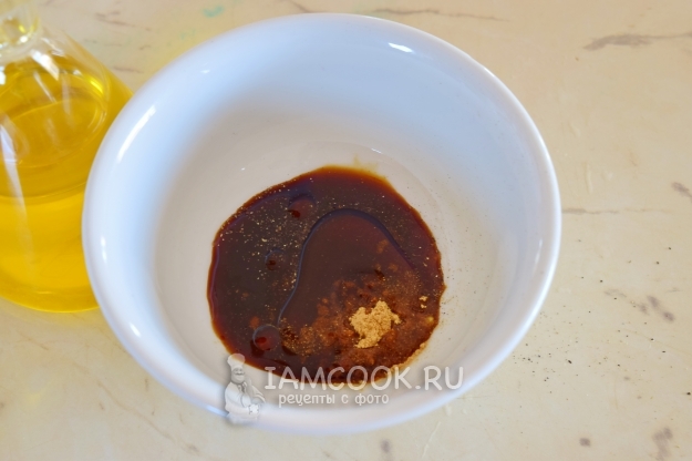 Влить масло