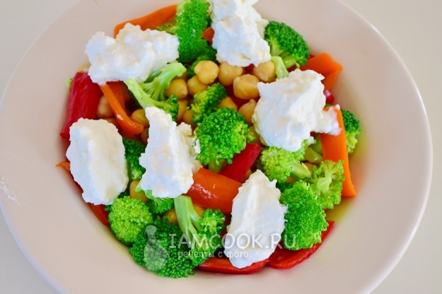 Фото салата с брокколи и нутом