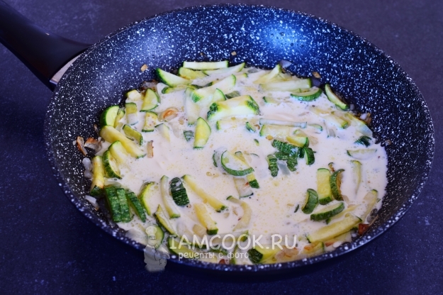 Влить сливки