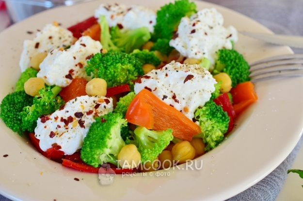 Готовый салат с брокколи и нутом
