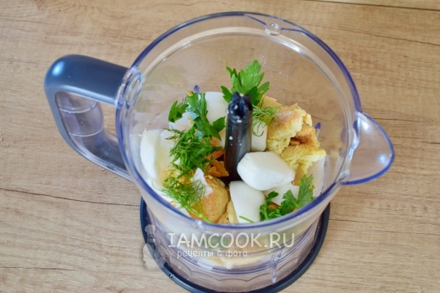 Положить петрушку и укроп