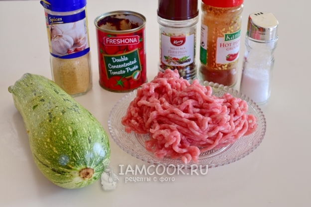 Ингредиенты для кебаба из кабачка и фарша