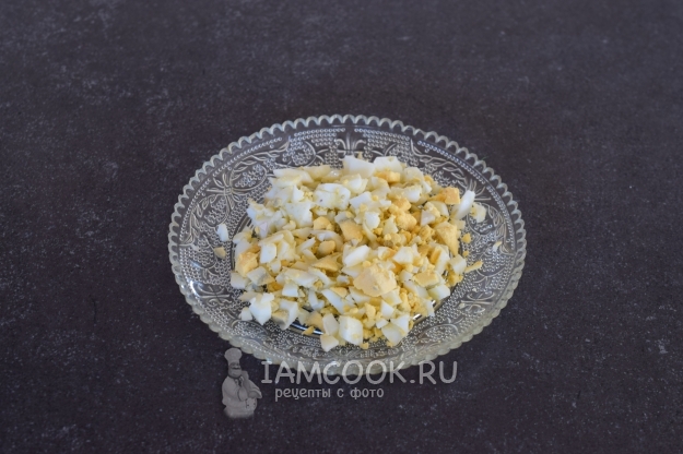 Порезать яйца