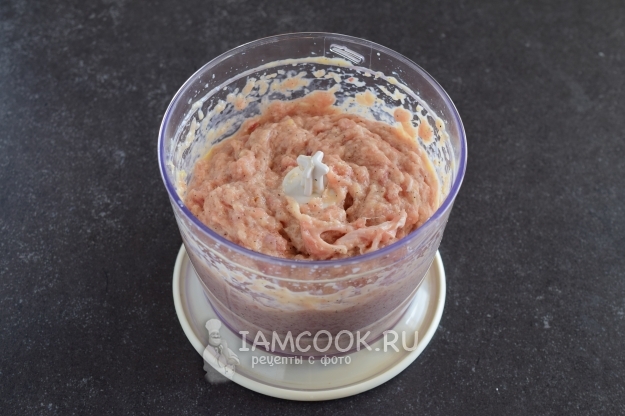 Измельчить фарш в блендере