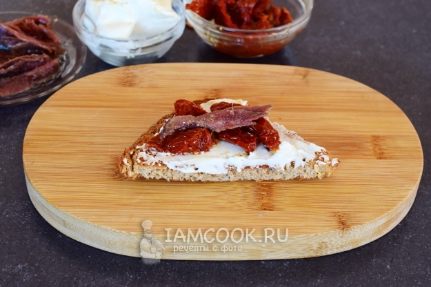 Положить рыбу