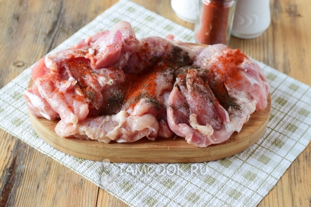 Посыпать специями