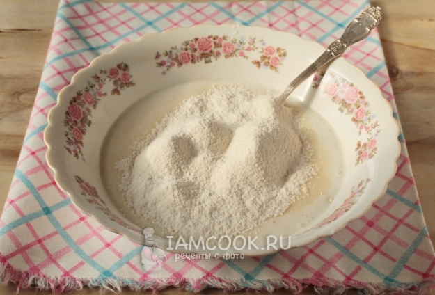 Всыпать муку