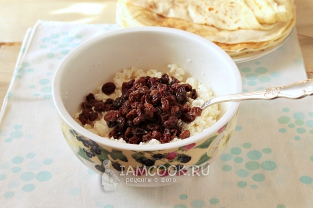 Положить изюм