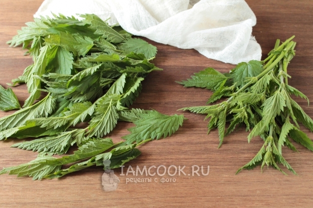 Отделить листья крапивы от веточек