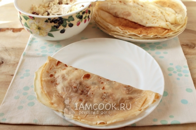 Накрыть начинку блином