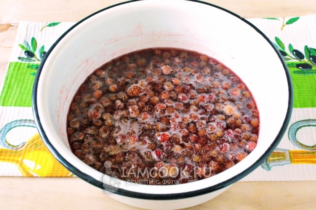 Проварить ягоды