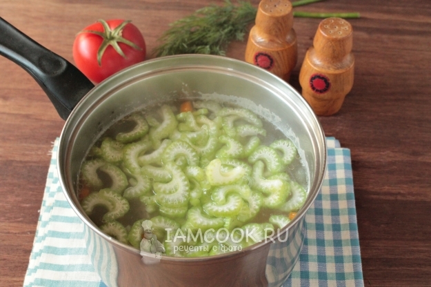 Положить сельдерей