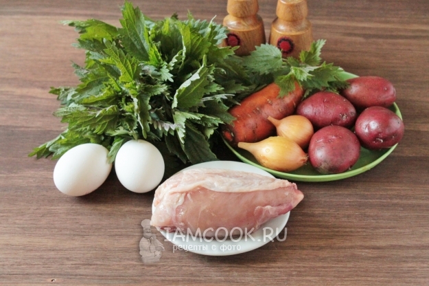 Ингредиенты для щей из крапивы с яйцом