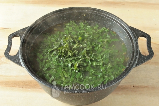 Положить крапиву в суп