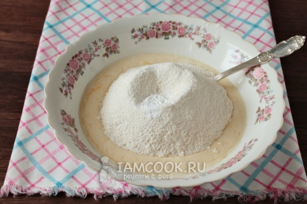 Всыпать муку