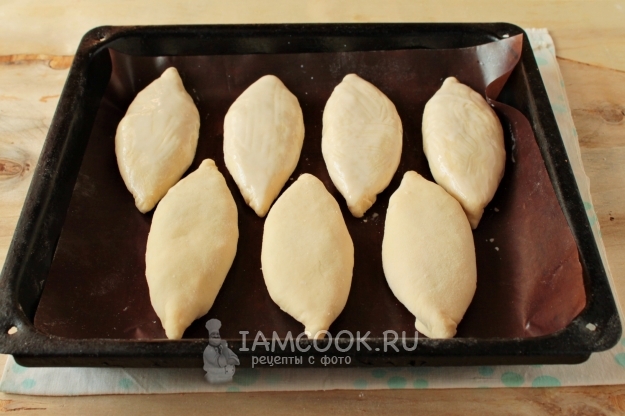 Выложить заготовки на противень