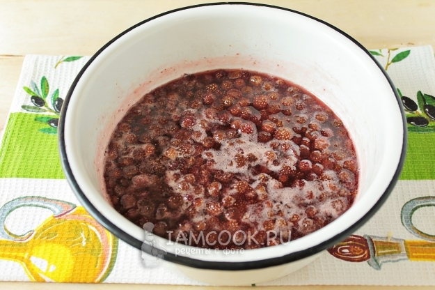 Уварить клубничное варенье