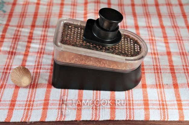 Потереть мускатный орех