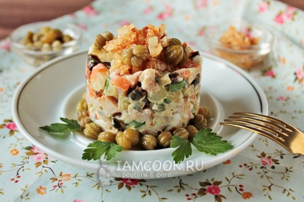 Рецепт салата с копченой курицей и черносливом