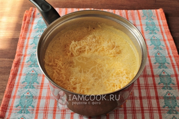 Положить в суп сыр