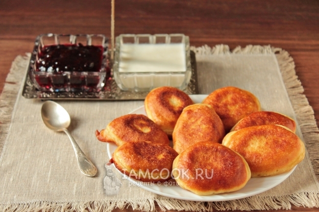 Вкусные пышные оладьи на кефире на скорую руку