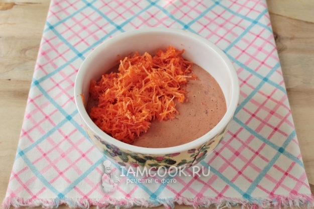 Положить тертую морковь