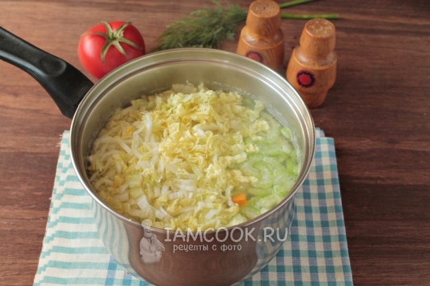 Положить капусту в суп