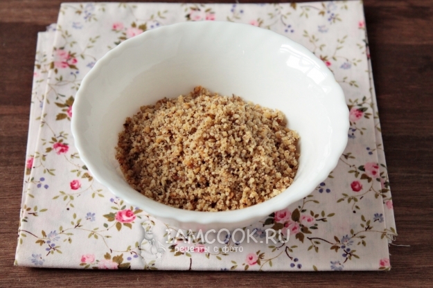 Измельчить орехи